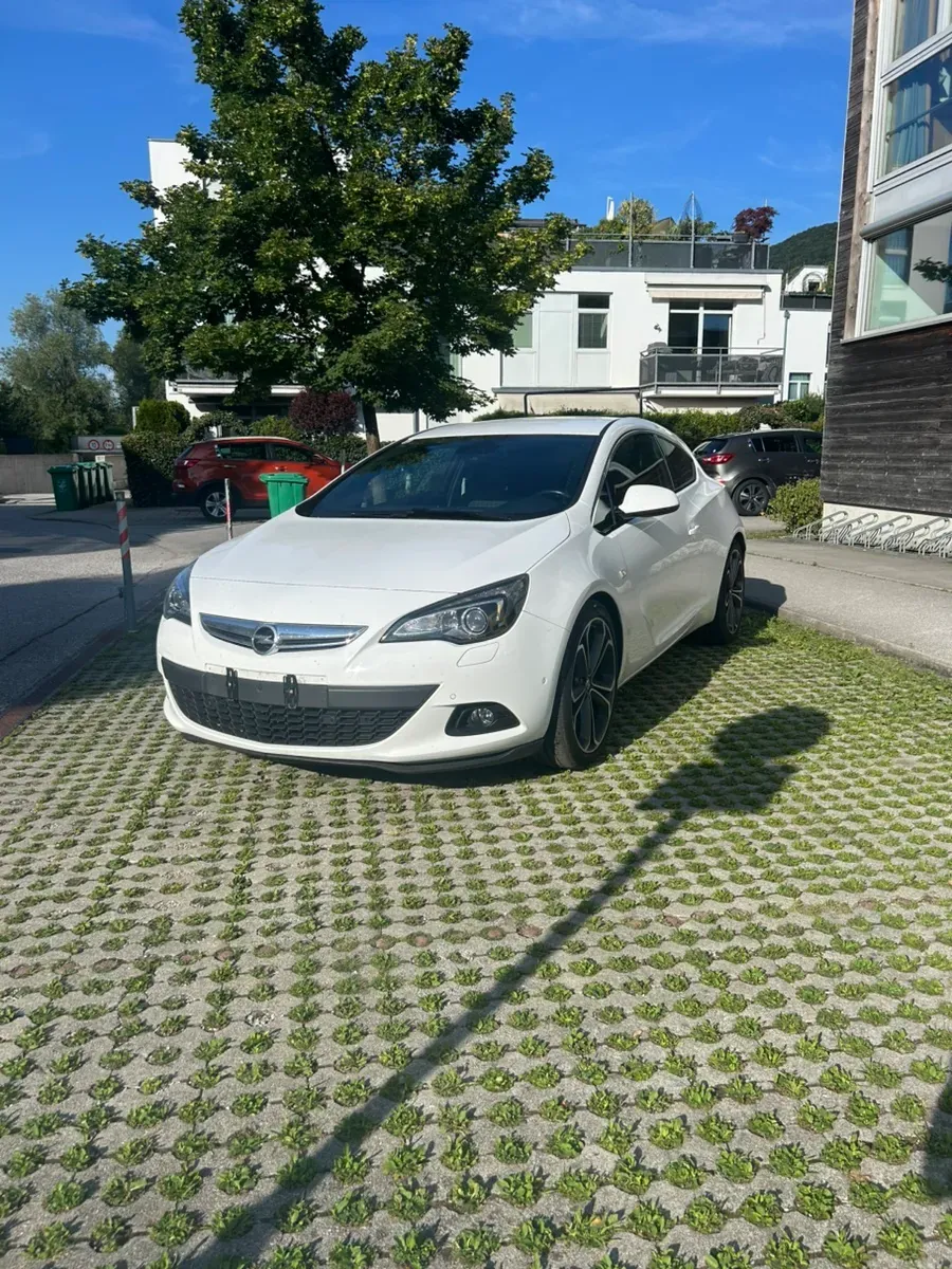 Opel Astra 2014 photo 2