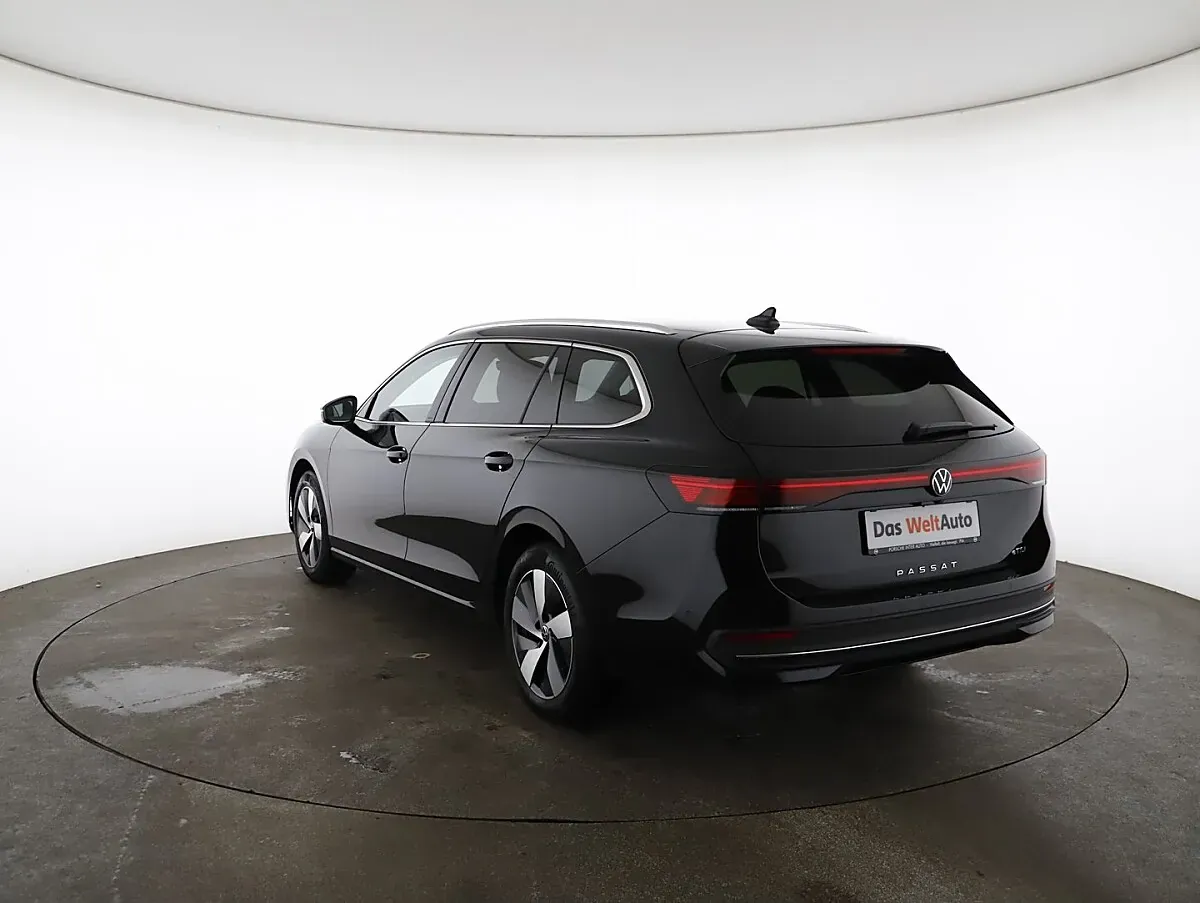 Volkswagen Passat 2025 photo 2