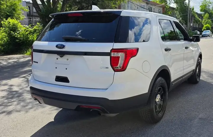 Ford Explorer 2016 photo 2