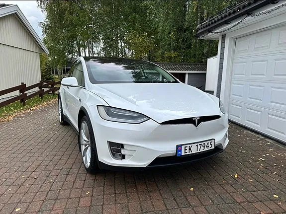 Tesla Model X 2016 photo 4