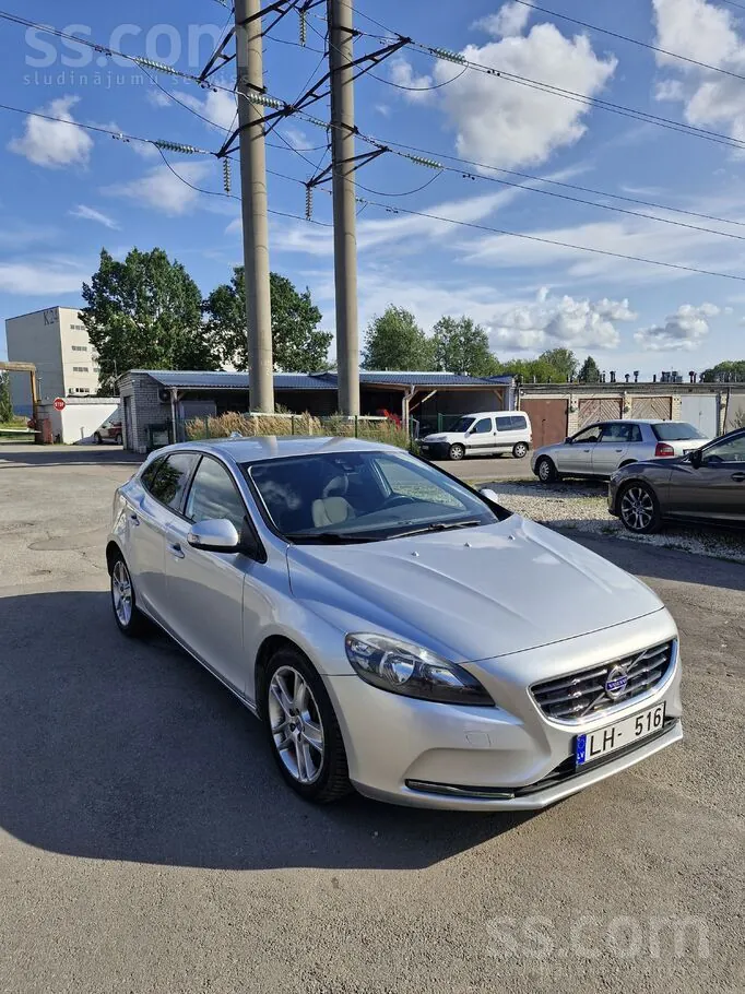 Volvo V40 2013 photo 2