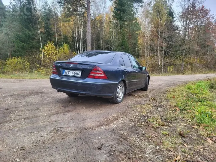 Mercedes-Benz C220 2004 photo 3
