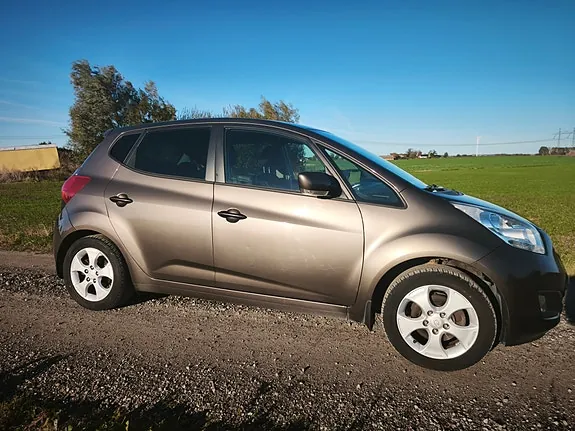 Kia Venga 2013 photo 4