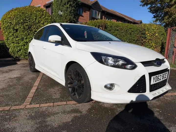 Ford Focus 2012 photo 2