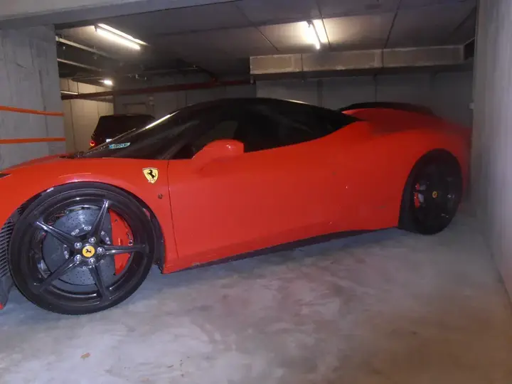 Ferrari 458 Italia 2010 photo 2