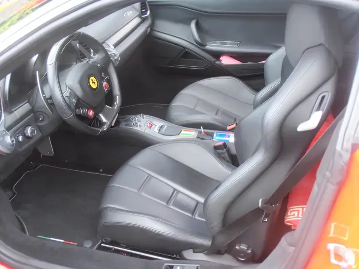 Ferrari 458 Italia 2010 photo 3