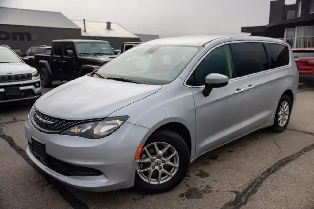 Chrysler Grand Caravan 2023 photo 4
