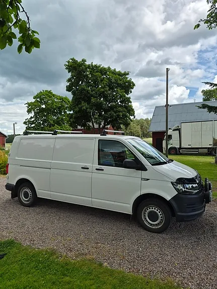 Volkswagen Transporter 2018 photo 2