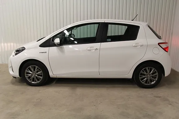 Toyota Yaris 2018 photo 2