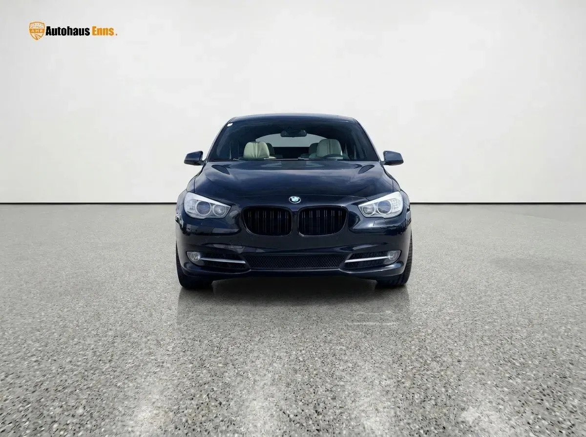 BMW 5 Series 2010 photo 2