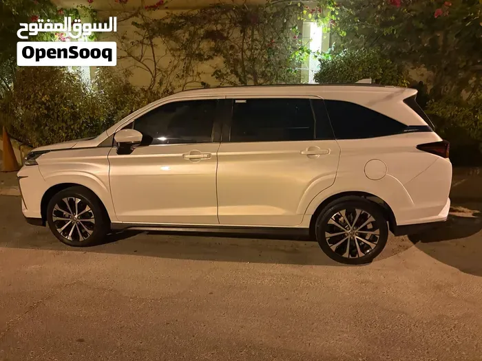 Toyota Veloz 2023 photo 4