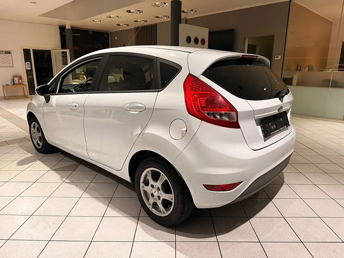 Ford Fiesta 2012 photo 3