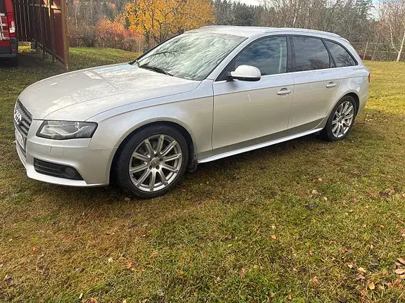 Audi A4 2011 photo 2