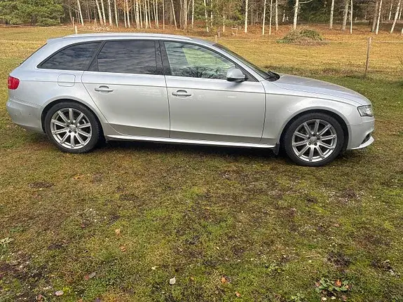 Audi A4 2011 photo 4