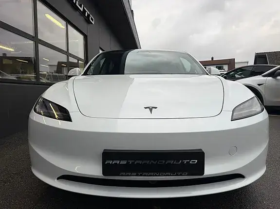 Tesla Model 3 2026 photo 3