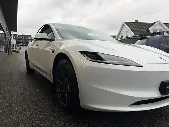 Tesla Model 3 2026 photo 5