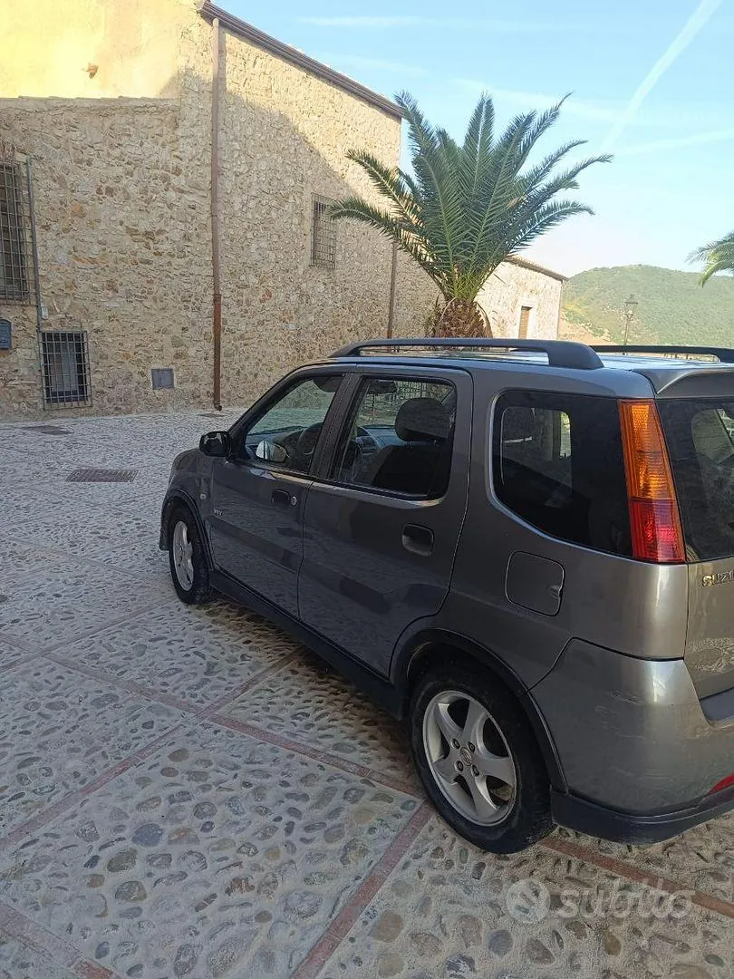 Suzuki Ignis 2005 photo 2