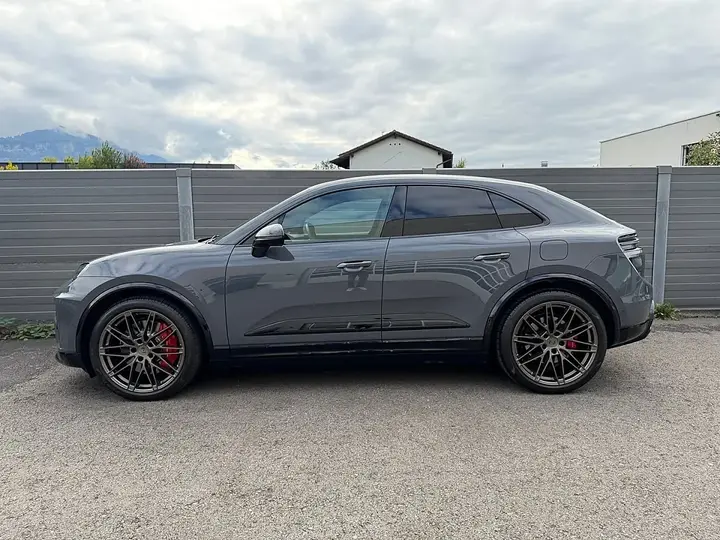 Porsche Macan 2025 photo 2