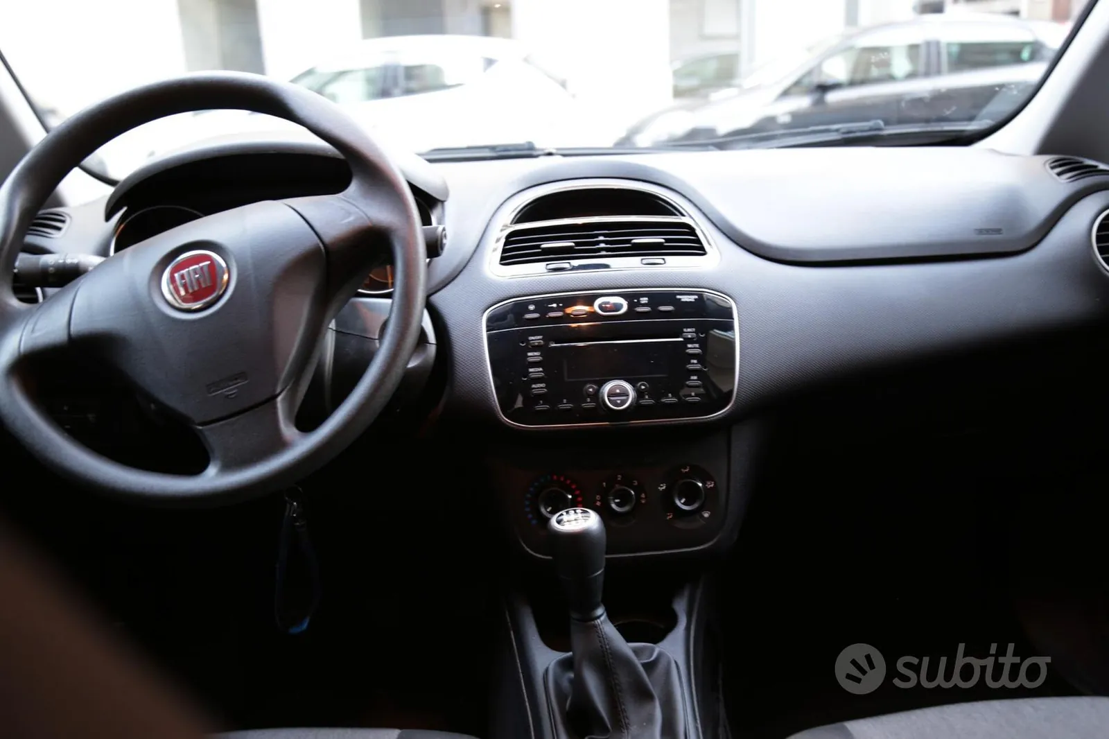 Fiat Punto 2015 photo 2