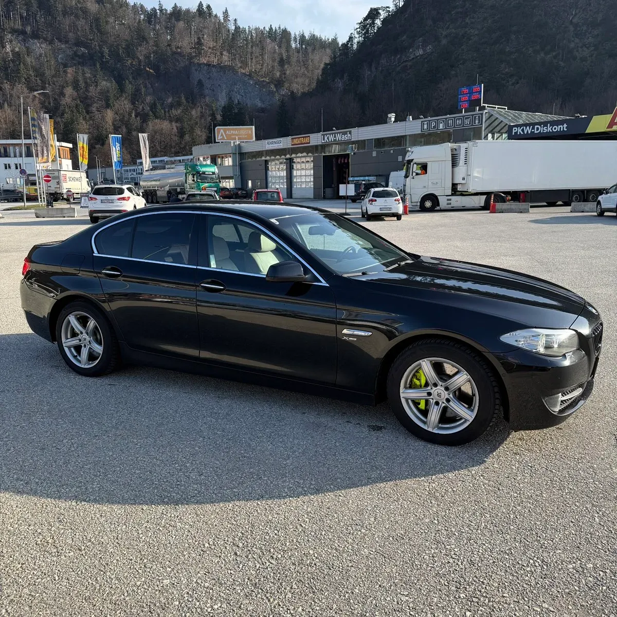 BMW 5 Series 2011 photo 3
