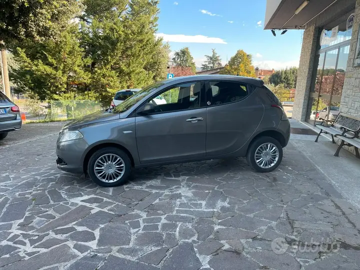 Lancia Ypsilon 2013 photo 2