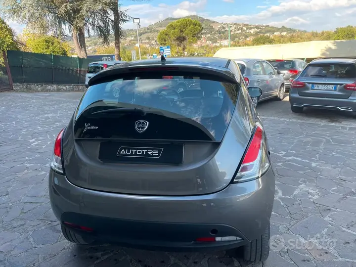 Lancia Ypsilon 2013 photo 4