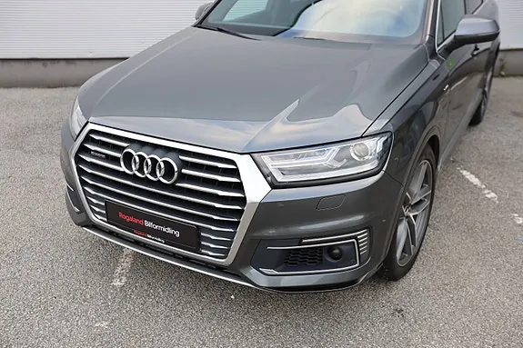 Audi Q7 2018 photo 2