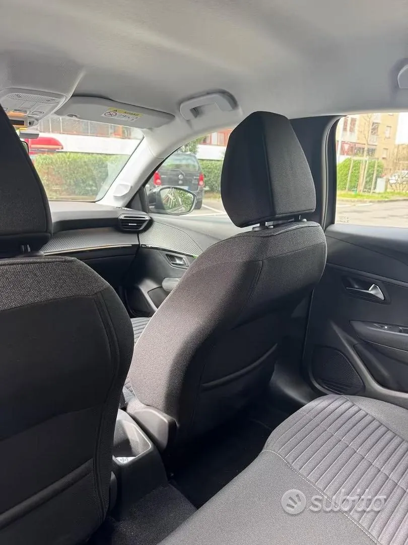 Peugeot 208 2024 photo 2