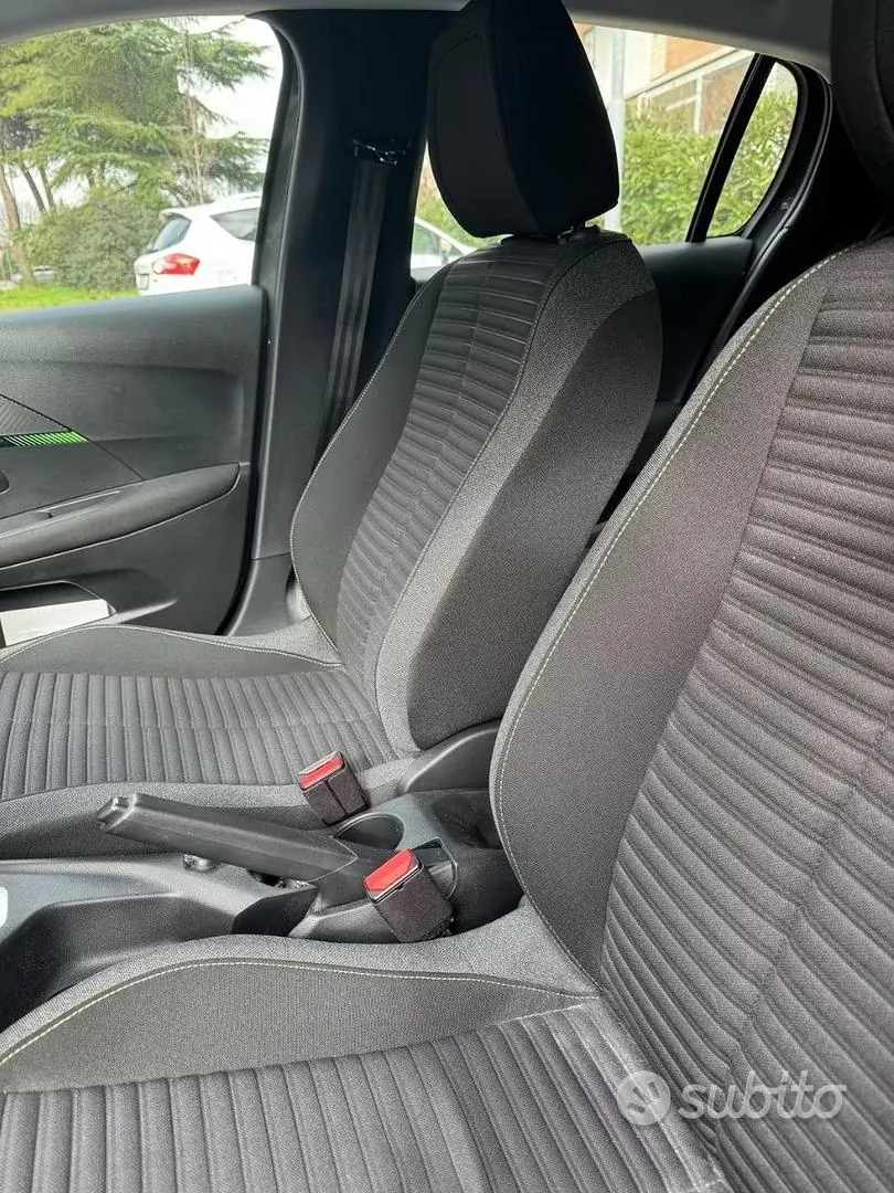 Peugeot 208 2024 photo 3