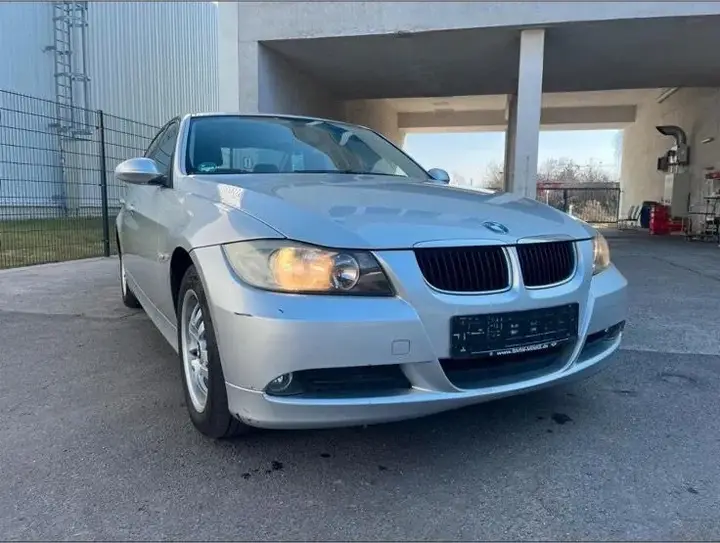 BMW 318I
