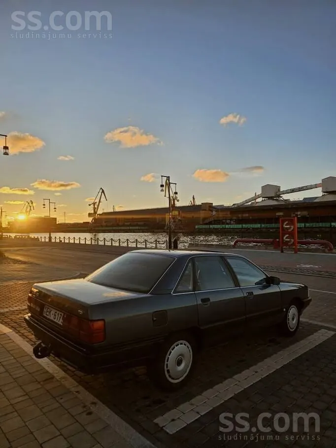 Audi 100