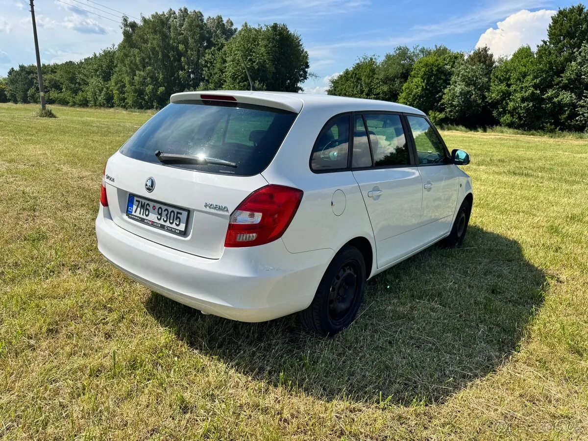 Skoda Fabia 2014 photo 3