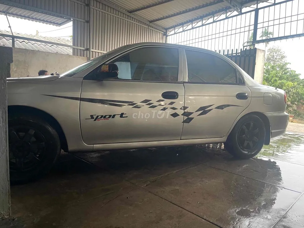 Kia Spectra 2004 photo 3