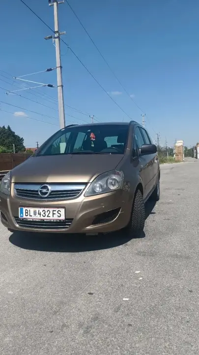 Opel Zafira 2013 photo 2