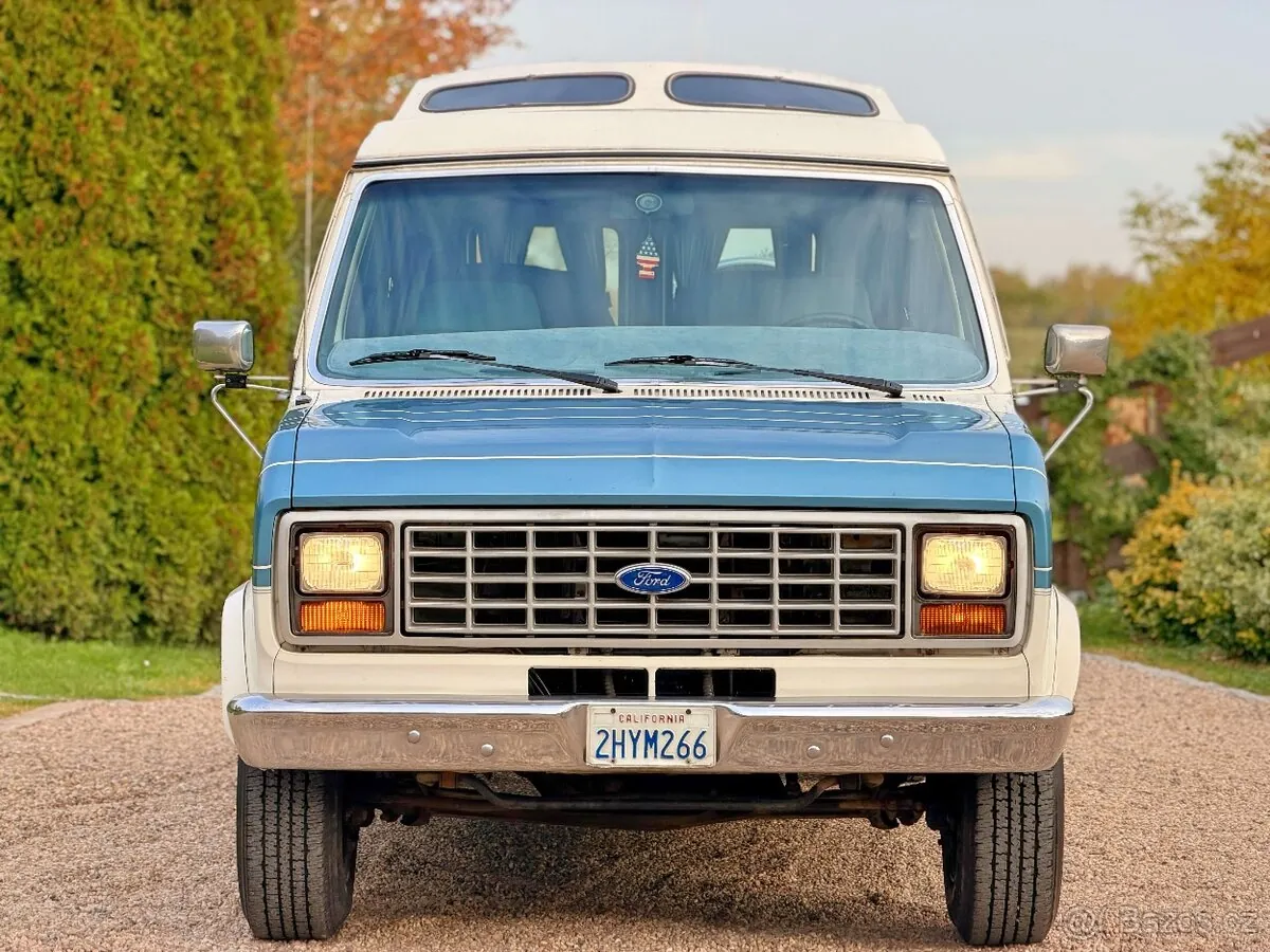 Ford E-350 Econoline 1987 photo 2