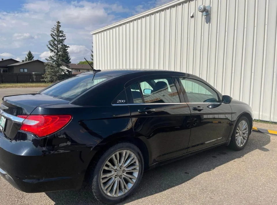 Chrysler 200 2012 photo 2