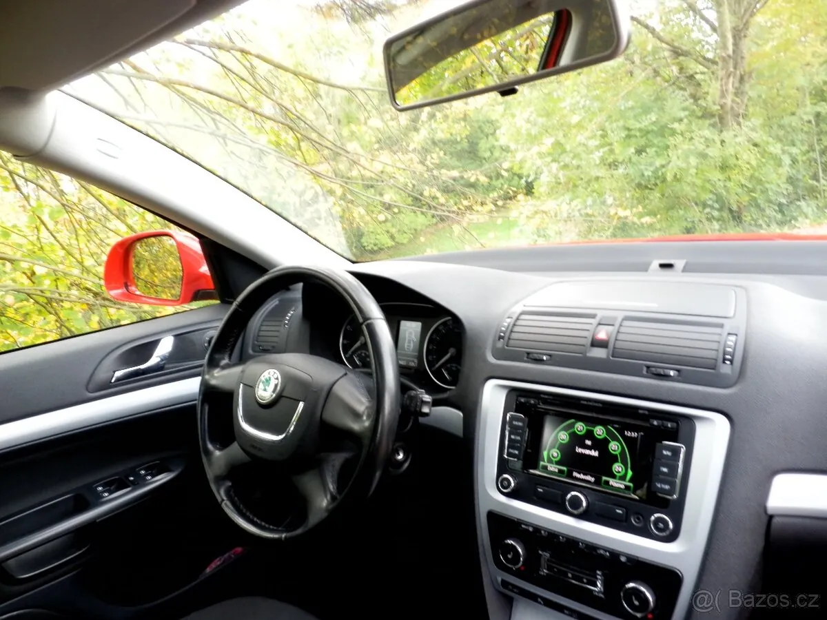 Skoda Octavia Combi 2012 photo 3