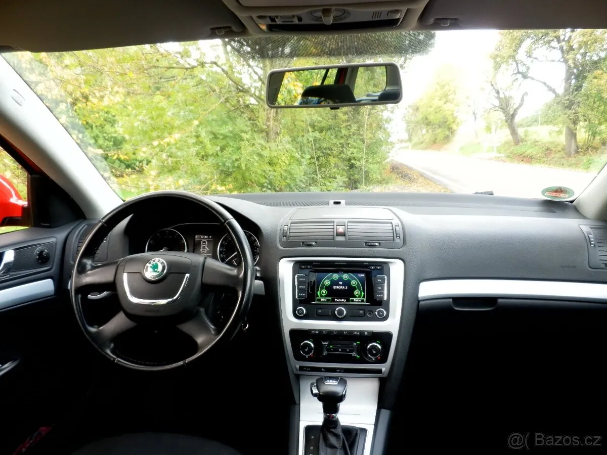 Skoda Octavia Combi 2012 photo 4