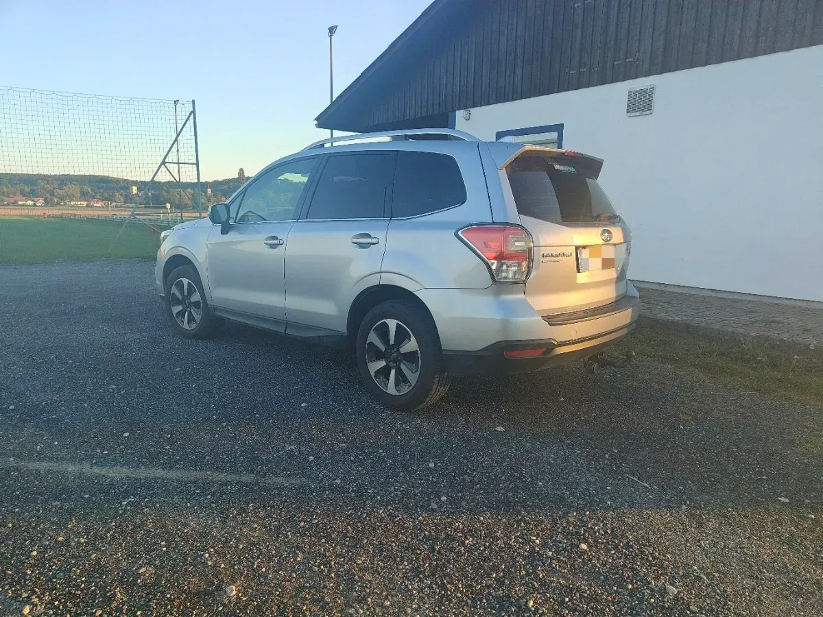 Subaru Forester 2017 photo 2
