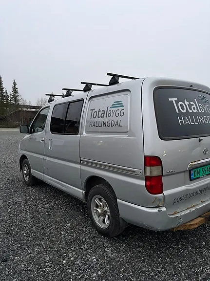 Toyota Hiace 2011 photo 4