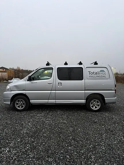 Toyota Hiace 2011 photo 3