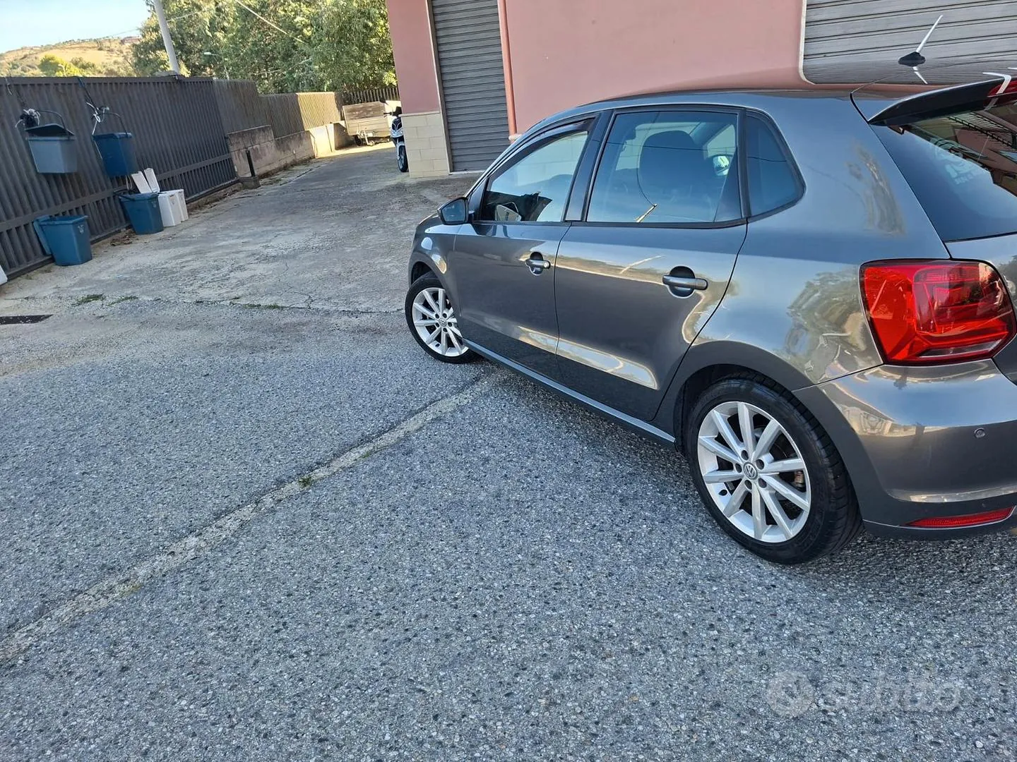 Volkswagen Polo 2015 photo 2