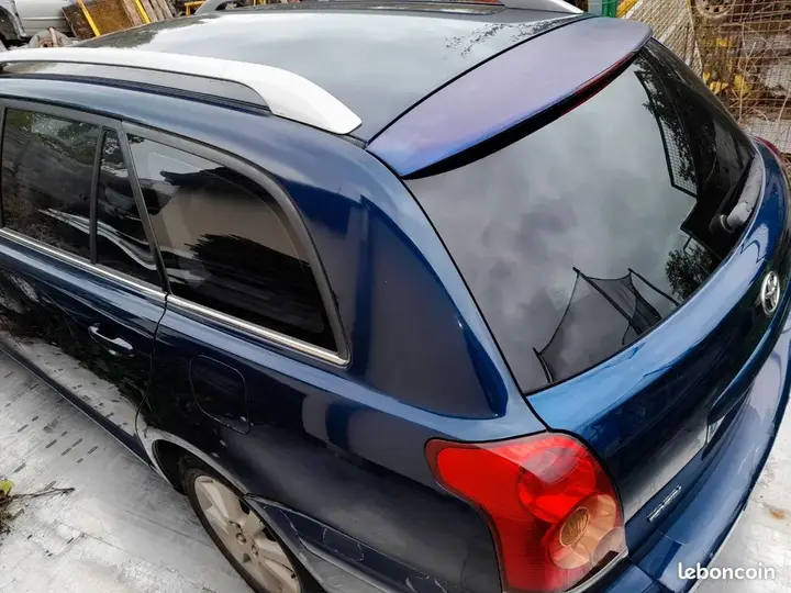 Toyota Avensis 2004 photo 2