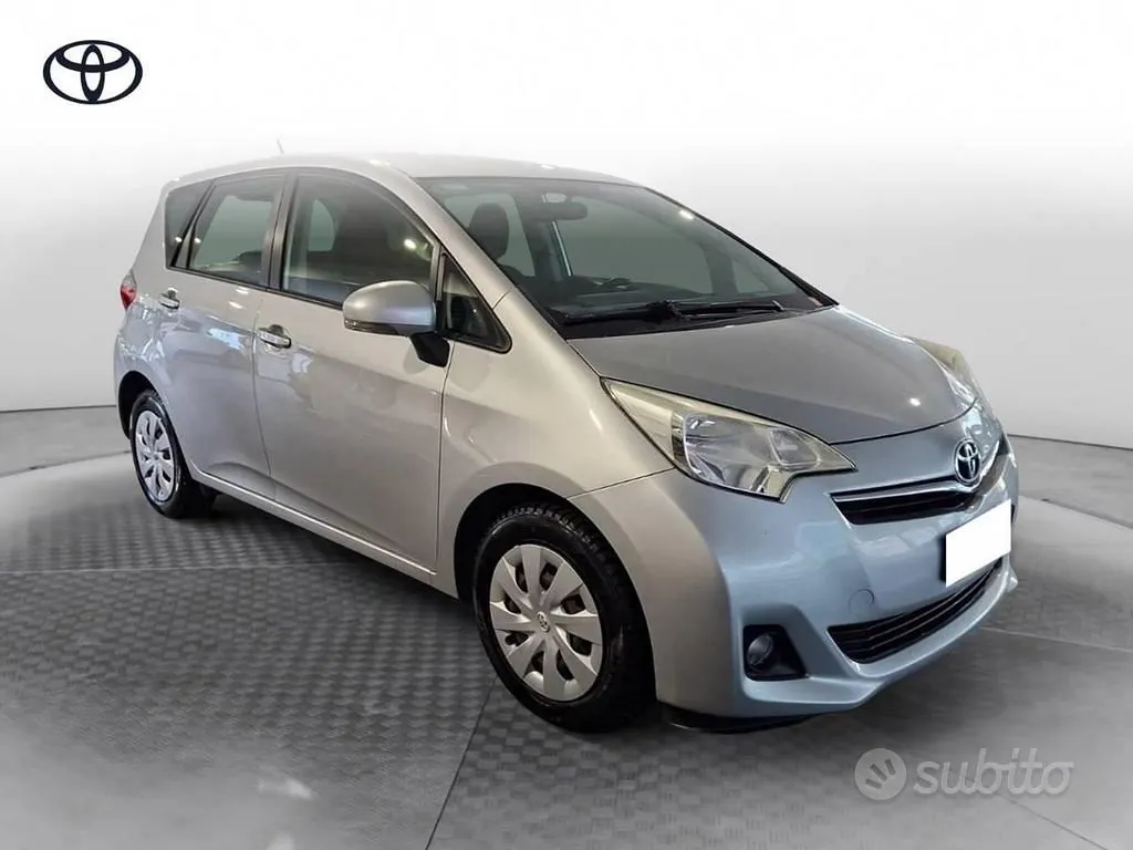 Toyota Verso-S 2013 photo 3
