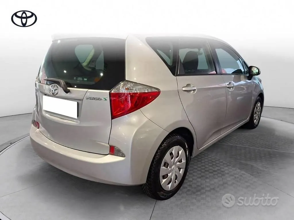Toyota Verso-S 2013 photo 4
