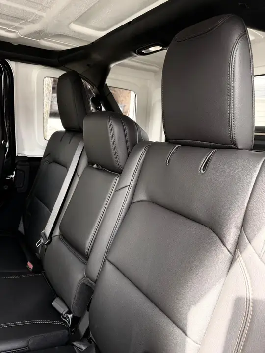 Jeep Wrangler 2025 photo 3