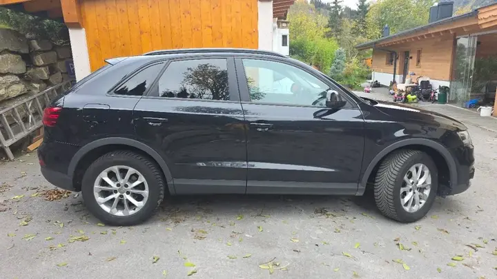 Audi Q3 2012 photo 2