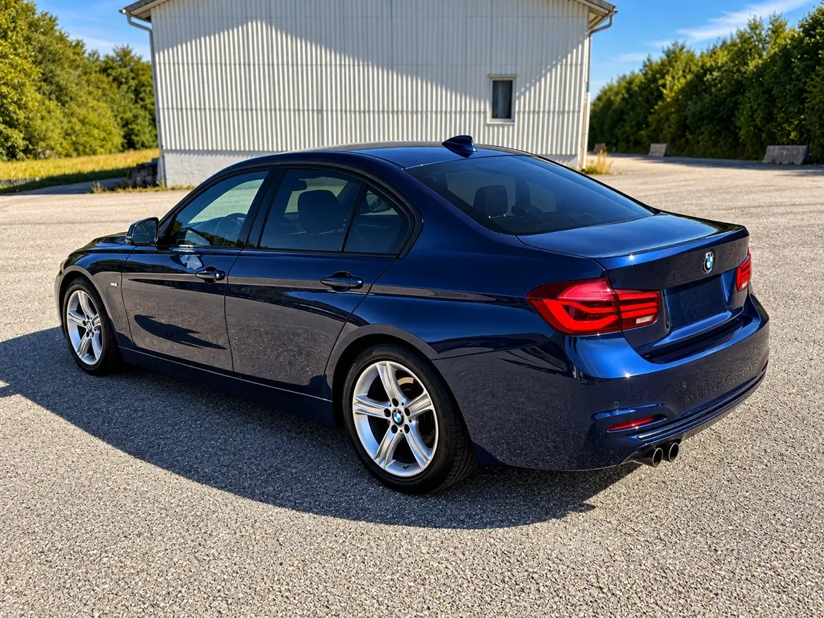 BMW 3 Series 2018 photo 3