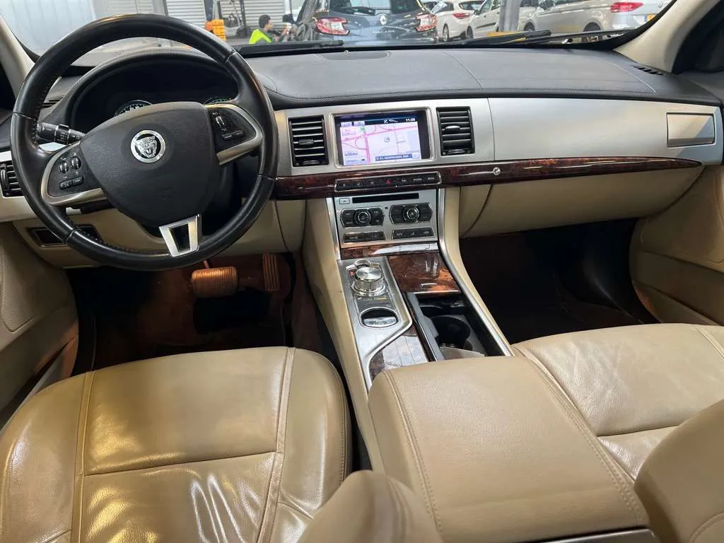 Jaguar Xf 2012 photo 5