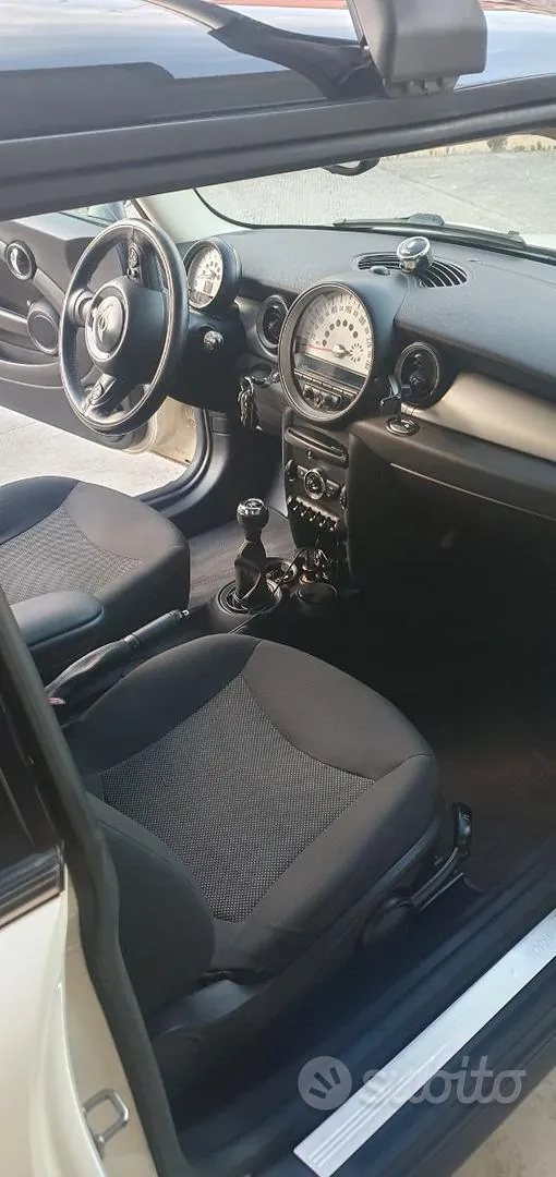 Mini Mini R56 2010 photo 2